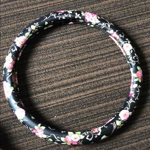 Steering wheel cover